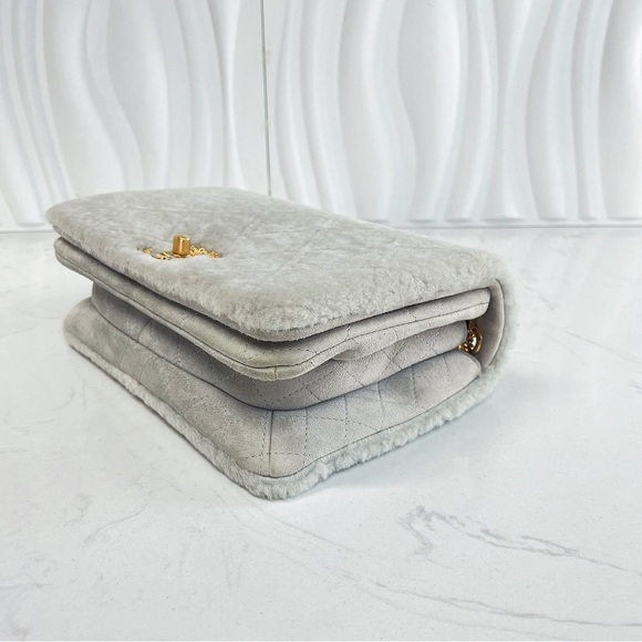 CHANEL Shearling CC Chain Flap Bag Grey Gold Hardware - Picture 13 of 16